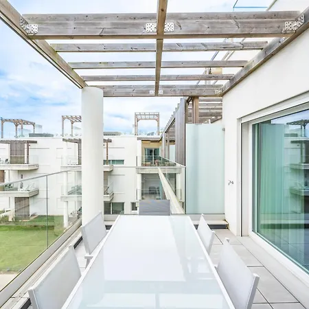 Mar A Vista - With Pool, Gym And Sea Views *