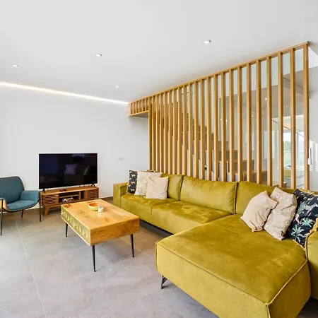 Mar A Vista - With Pool, Gym And Sea Views